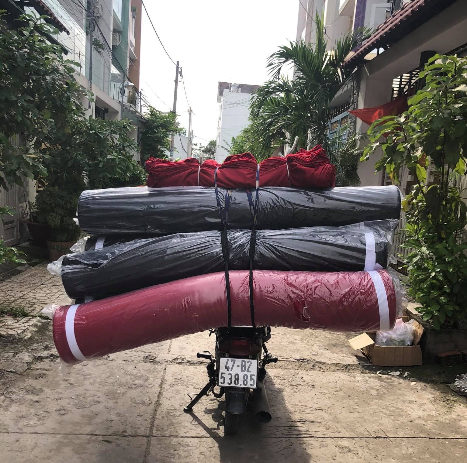 Máy may công nghiệp tại xưởng gia công thời trang